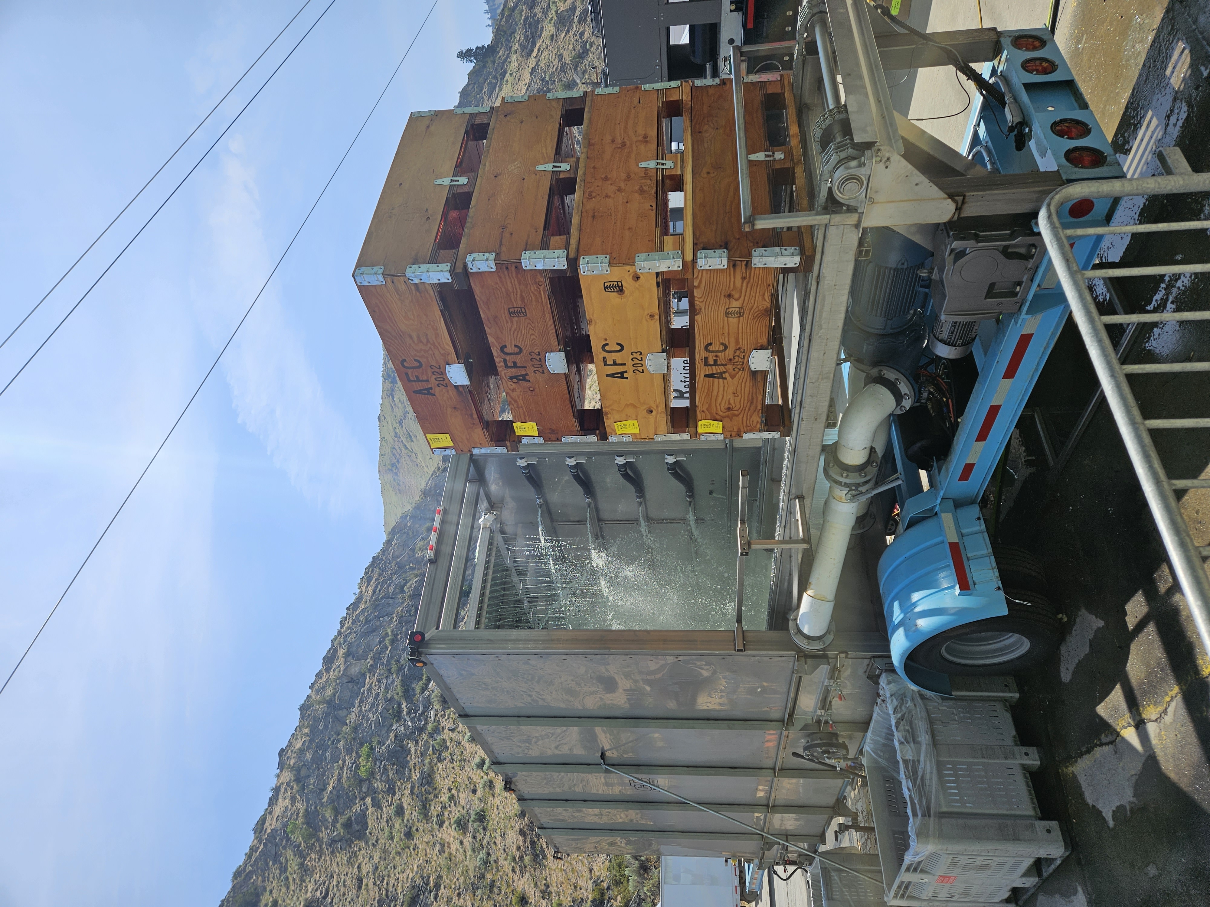 Portable field hydrocooler on trailer